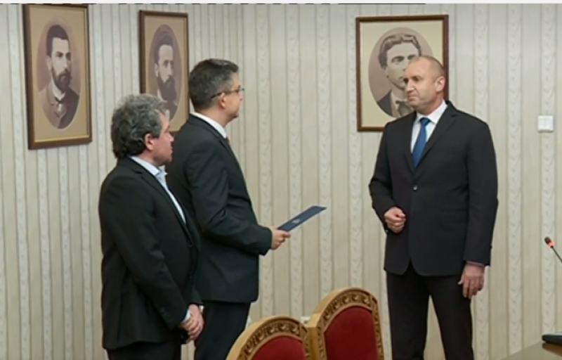 ИТН връчи изпълнения  мандат на Румен Радев ВИДЕО