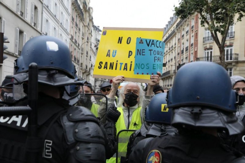 Над 140 протеста във Франция срещу противоепидемичните мерки!