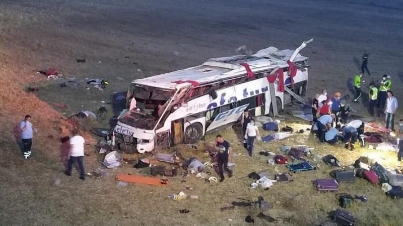 14 жертви при катастрофа на автобус в Турция