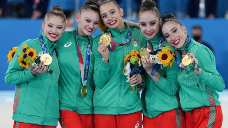 Редица спортисти и политици поздравиха Ансамбъла ни по художествена гимнастика
