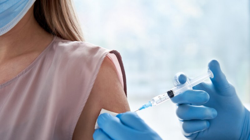 Австралия започна да ваксинира деца над 12 години срещу COVID-19