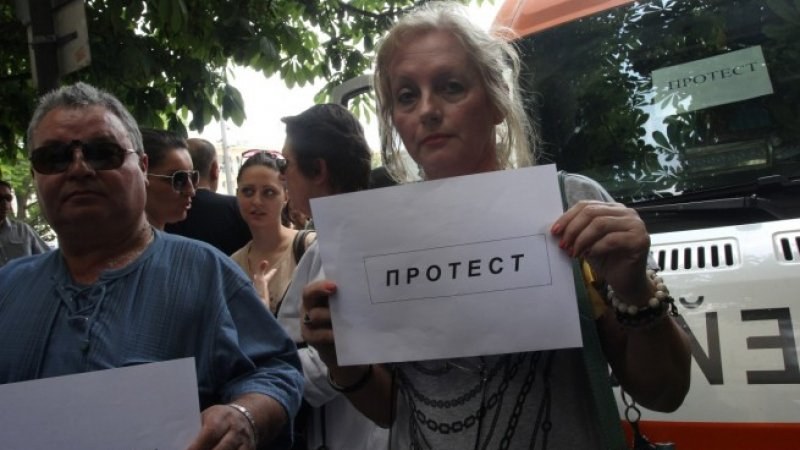 Спешните медици излизат на протест