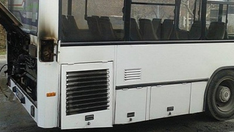 Автобус от градския транспорт избухна в пламъци