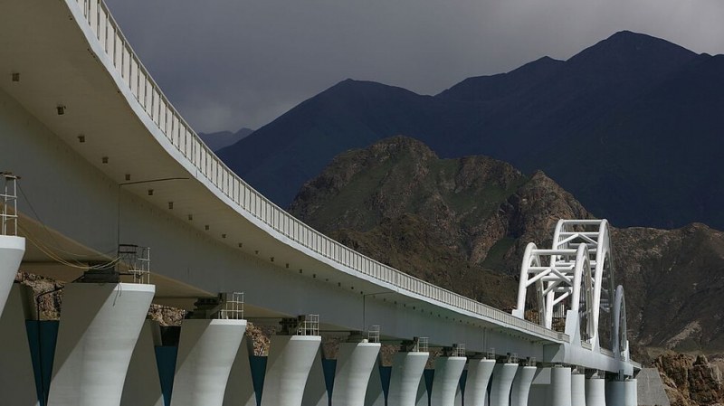 Изградиха първия надморски мост за високоскоростни влакове - 277 км
