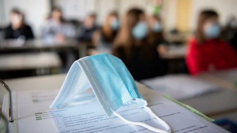 Ваксинации или затваряне на училища! Германските ученици получиха скандални писма