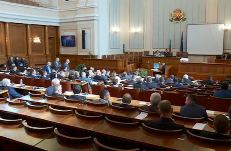 Окончателно: Парламентът одобри оттеглянето на кабинета на „Има такъв народ"