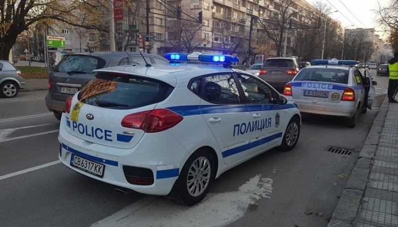 Арестуван потроши стъкло на патрулка