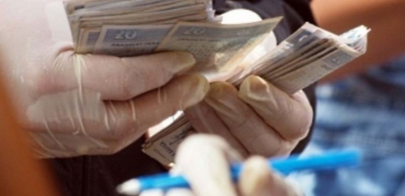 Разследват депутат за пране на пари