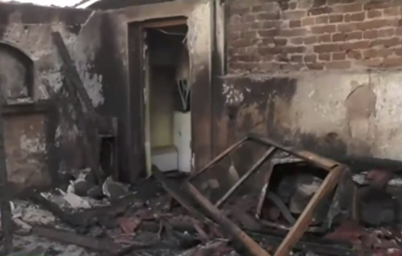 Семейство остана без дом след пожар. Подозират умишлен палеж ВИДЕО