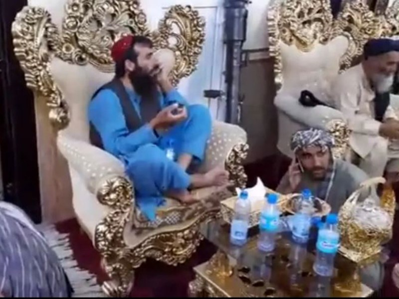 Талибаните показаха луксозния дворец на избягалия маршал Достум ВИДЕО
