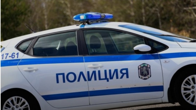 Пиян мъж с нож в ръка крещи, че ще се лее кръв, вдигна полицията накрак