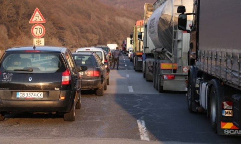 Задръстване: Шофьори заседнаха на 