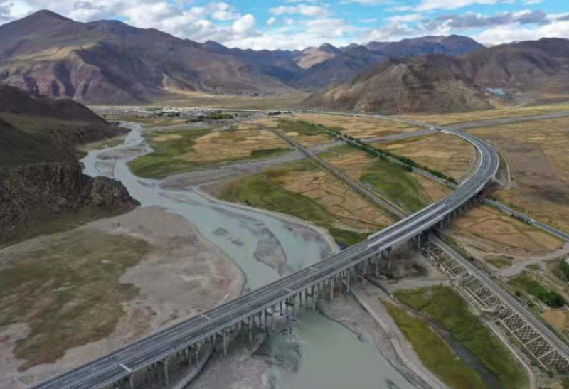 Най-високата магистрала в света се намира в Тибет СНИМКИ