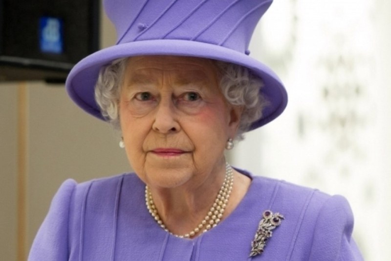Елизабет II нае адвокати, за да съди принц Хари и Меган Маркъл