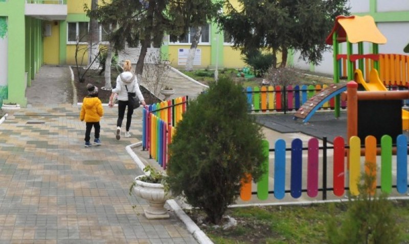 Коронавирусът се 