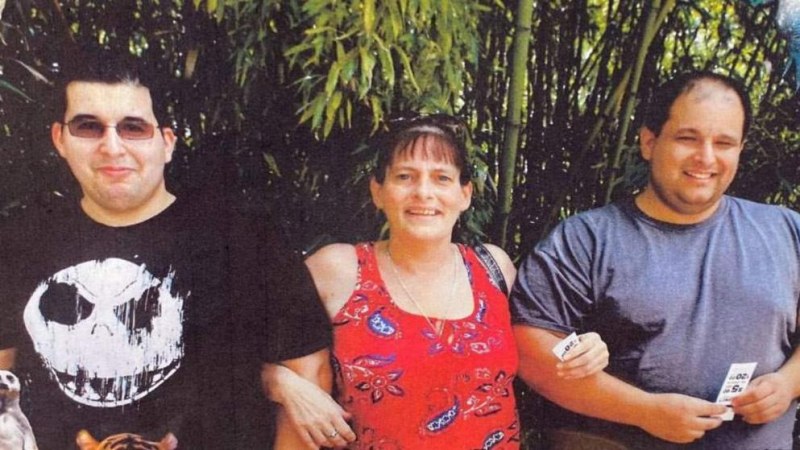 Майка загуби двамата си сина само за 12 часа. Защо?