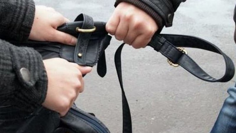 13-годишен ограби две момичета в Пловдив, сви и колело от мол