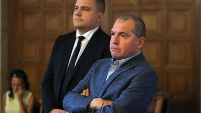 Да отпадне забраната за чуждо гражданство на депутатите, иска ИТН