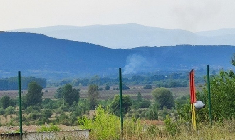 Огнени пламъци в склад за взривни материали в 