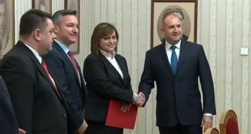 Президентът връчи третия проучвателен мандат на БСП ВИДЕО