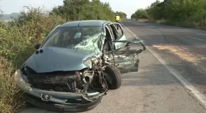 Полицията издирва шофьор, избягал от птп с трима ранени