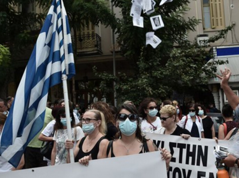 Хиляди протестираха в Гърция, полицията използва сълзотворен газ  и шокови гранати