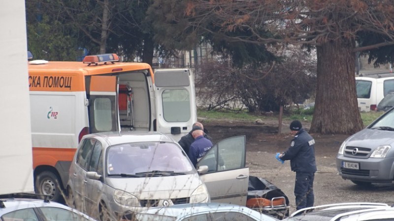 Мъж удари жена с чувал, пълен с метални елементи