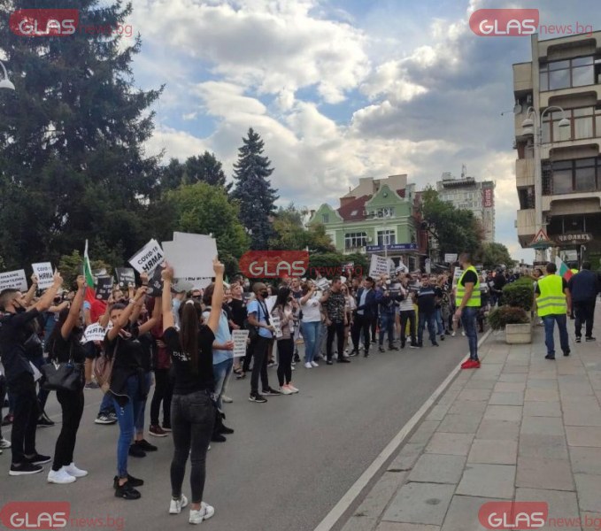 Ресторантьорите на Велико Търново излязоха на протест СНИМКИ