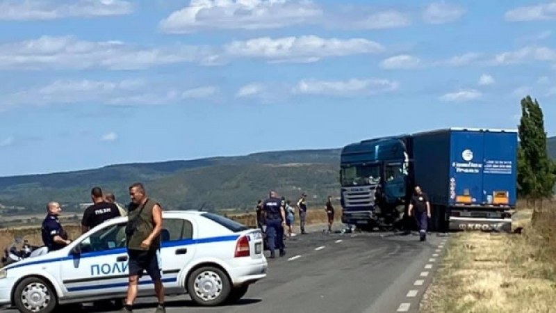 Семейство с бебче са ранените от тежката катастрофа на Петолъчката СНИМКА