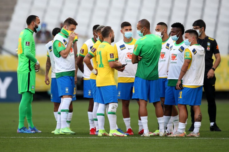 Здравните власти прекратиха Бразилия - Аржентина, ФИФА решава съдбата на мача