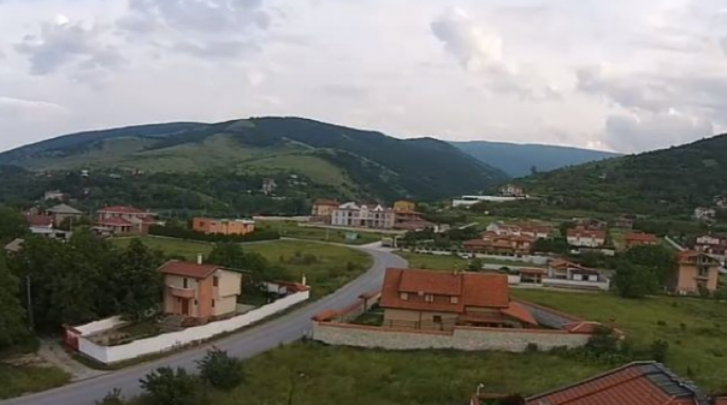 Гол мъж се разходи в пловдивско село, хората притеснени СНИМКА 18+