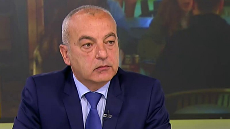 Пари ще има, обеща министър. 140 хиляди с ковид помощи от държавата