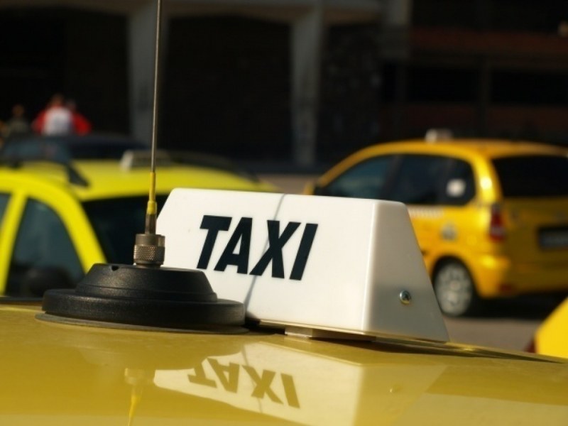 Три таксиджийски кожи – от 77 ст. на километър, на 2,25 лв. Браншът иска!