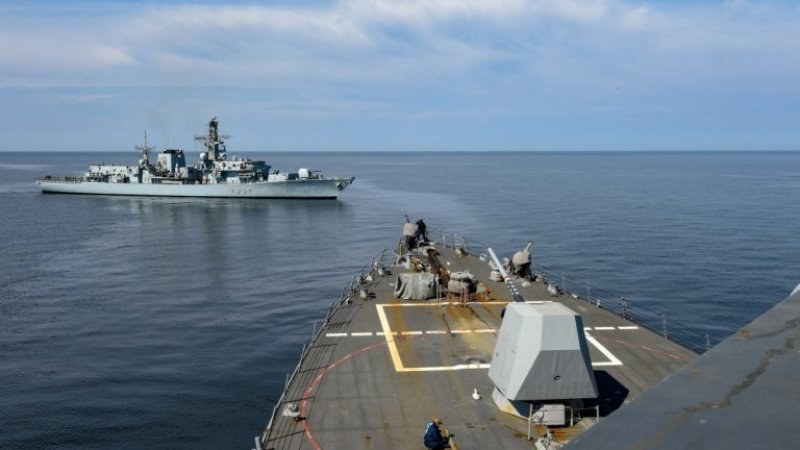 Варненска гимназия и 33-ма моряци от два кораба пламнаха с ковид
