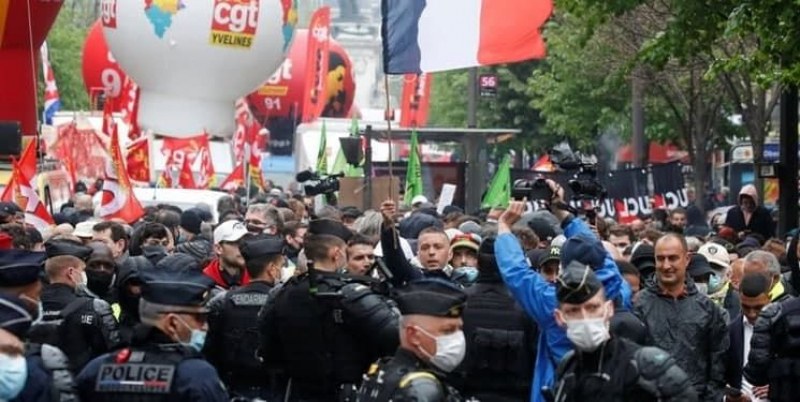 Масови протести срещу здравните пропуски във Франция!