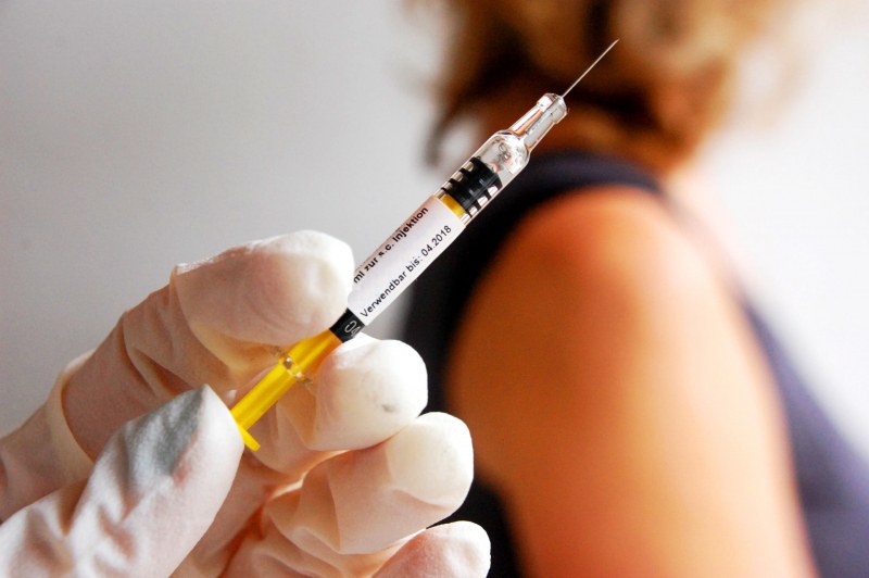 Непубликувани данни от МЗ: 64-ма ваксинирани – починали от коронавируса