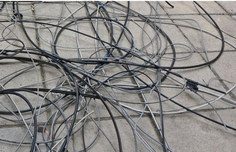 Крадци задигнаха 60 метра кабел, оставиха част  Пазарджик без тролеи