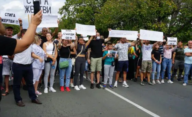 Ескалира протестът в Айтос, гражданите ще се съберат и утре