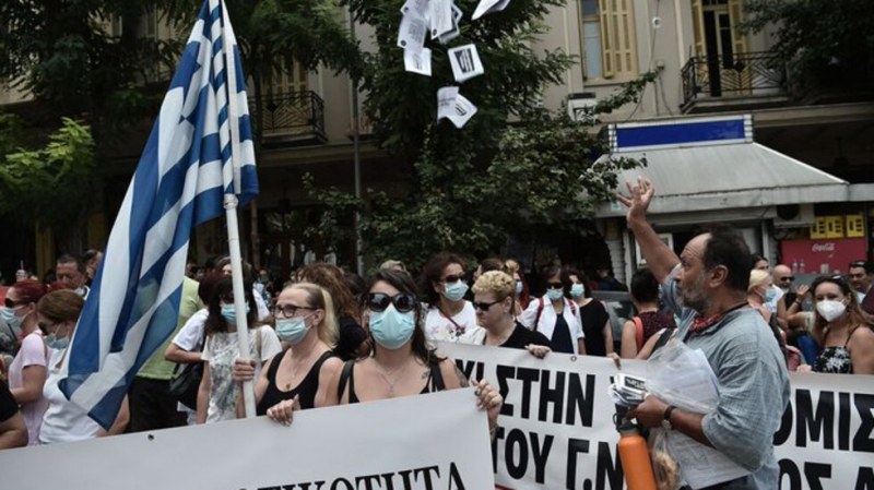 В Гърция започват поставянето на трета доза ваксина