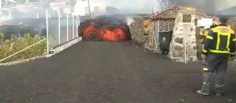Лавата на Канарските острови погълна близо 100 къщи СНИМКИ+ВИДЕО