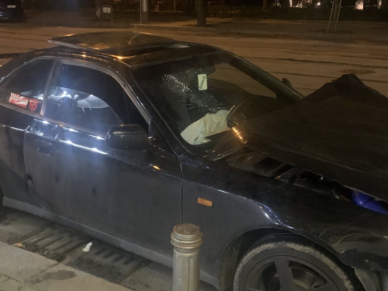 Тежка катастрофа в София: 13-годишна излетя през прозореца на кола СНИМКА