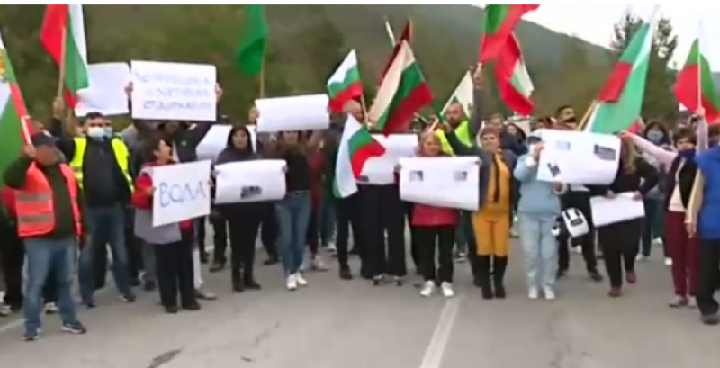 Протестиращи блокираха Подбалканския път