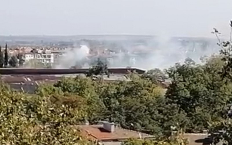 Пожар горя в Асеновград СНИМКИ
