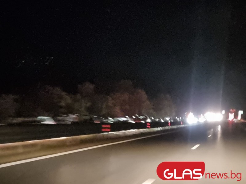 Зверска тапа на АМ Тракия! Ударили са се 4 коли, движението за София спря СНИМКИ