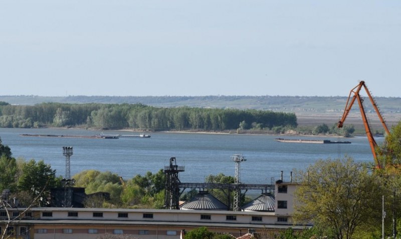Критично ниво на Дунав: Кораб заседна край Белене