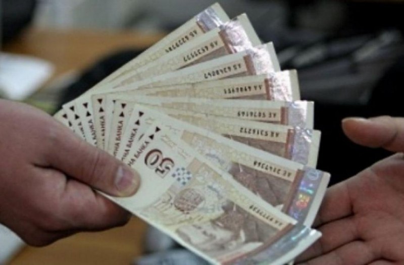 Минималната заплата скача от догодина, но няма да стигне 750 лева. А колко?