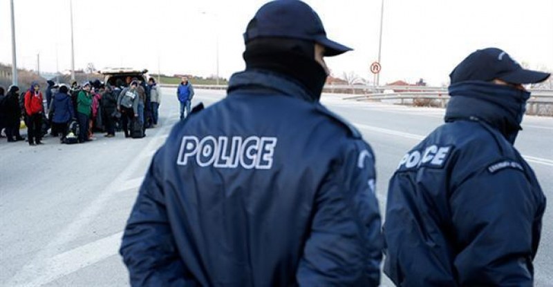Гръцката полиция разби престъпна група, внасяла фалшив алкохол от България