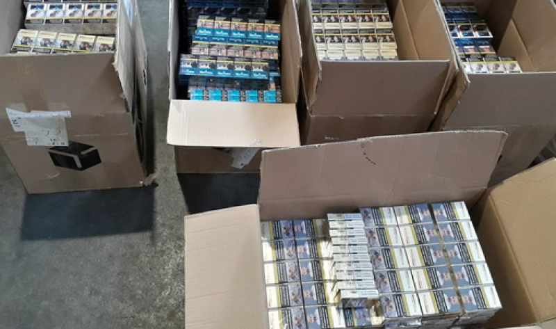 Тир, пълен с над 500 000 контрабандни цигари, спипан на границата