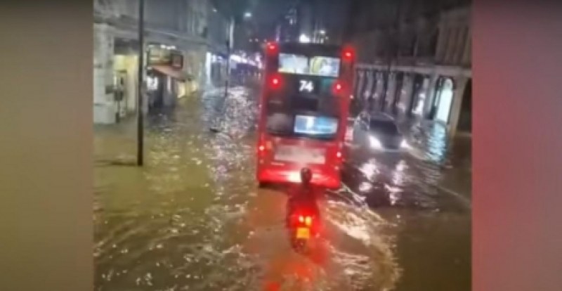 Хаос в Лондон - този път заради потоп ВИДЕО