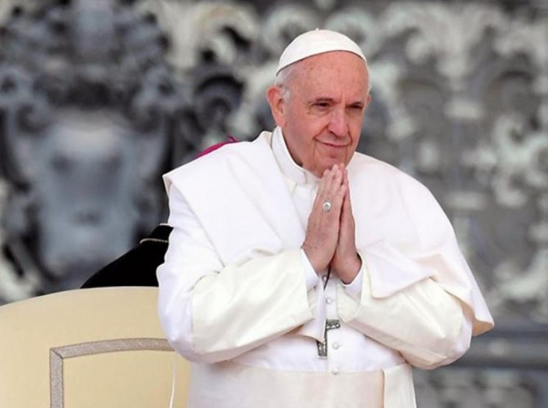 Папа Франциск за посегателствата във Франция: Срам ме е